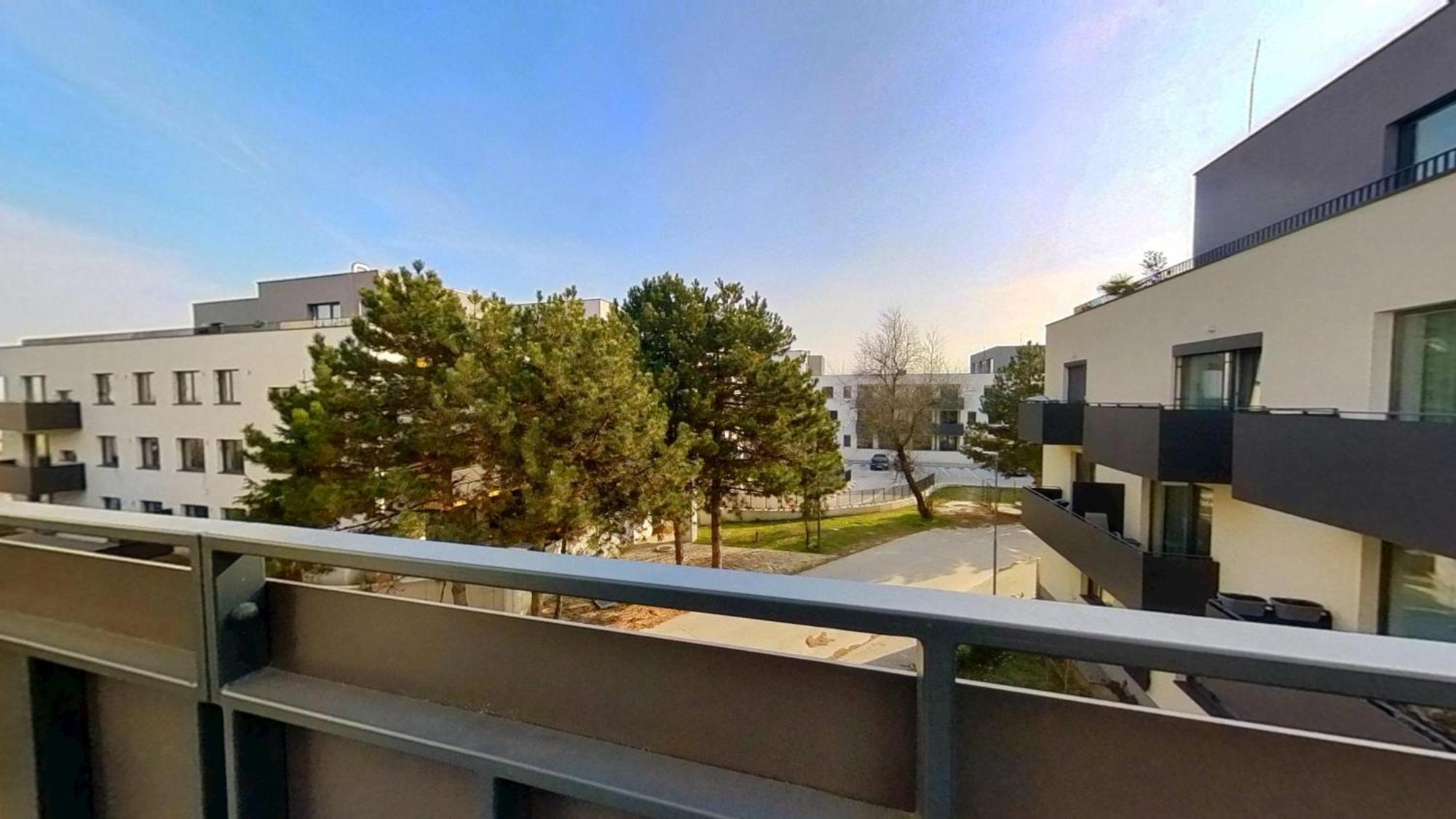 Air-Conditioned 2 Room Apartment, With Terrace, Rovinka, 302 Εξωτερικό φωτογραφία