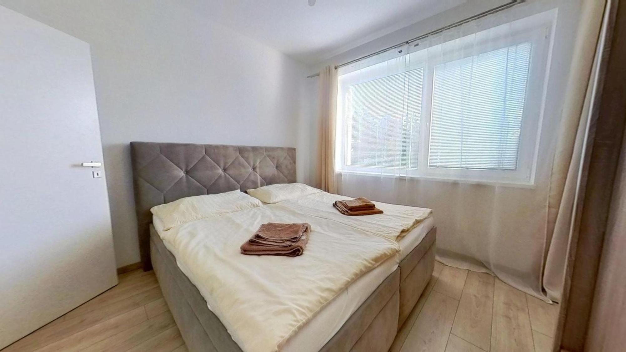 Air-Conditioned 2 Room Apartment, With Terrace, Rovinka, 302 Εξωτερικό φωτογραφία